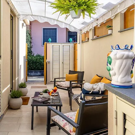 La Casa Di Provvy Apartment *